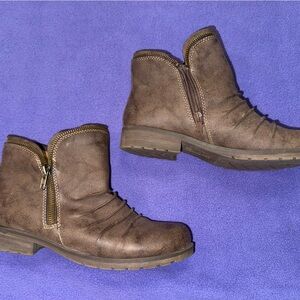 Natural Soul Tan Ankle Boots